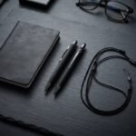 طقم هدايا مكتبي يضم نوت بوك A6 وقلم وحامل كابل وشنطة يد 2